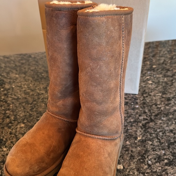 UGG Brown Shearling Boots GUC 7 - Picture 12 of 16